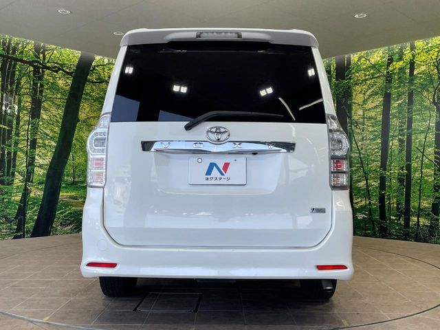 TOYOTA VOXY 2013 Image 31