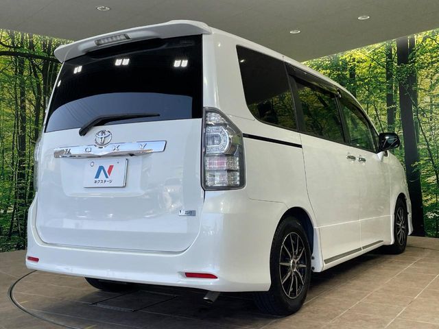 TOYOTA VOXY 2013 Image 31