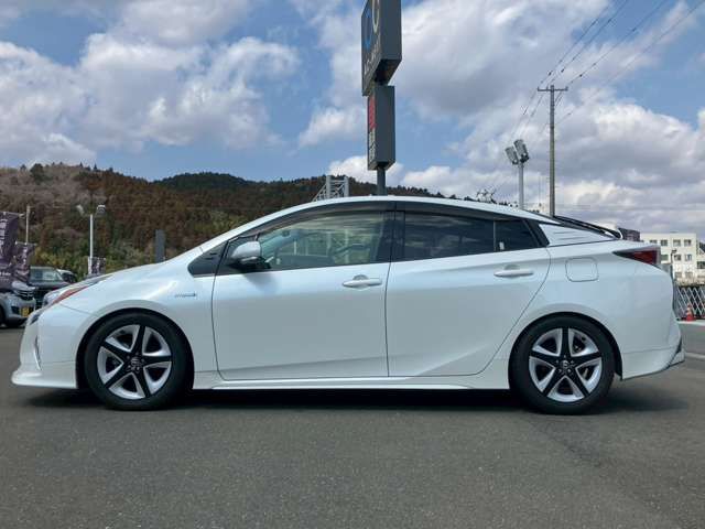 TOYOTA PRIUS 2017 Image 31