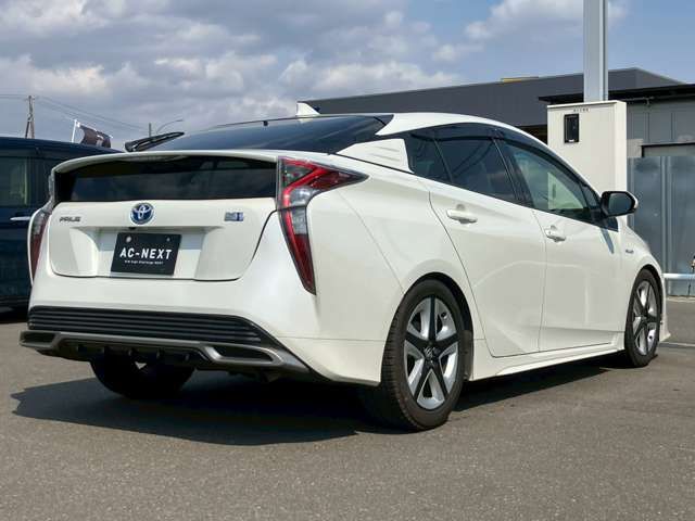 TOYOTA PRIUS 2017 Image 31