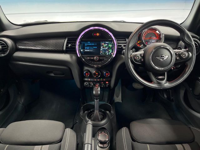 BMW MINI COOPER S 5D 2018 Image 31