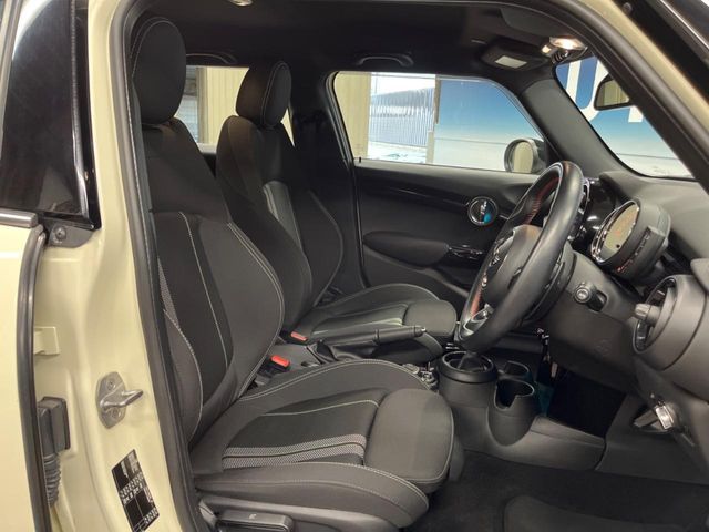 BMW MINI COOPER S 5D 2018 Image 31