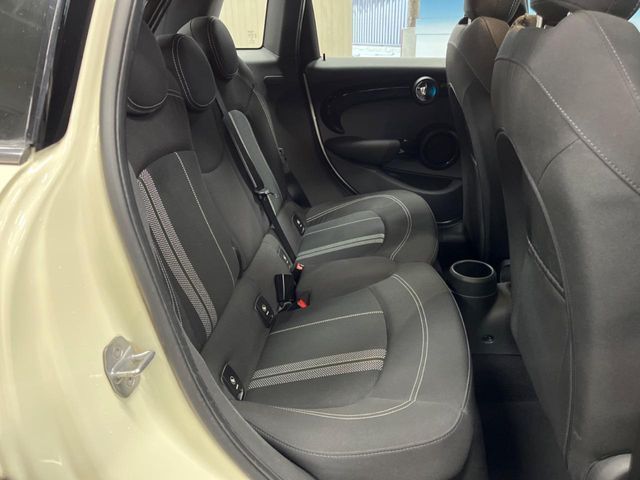 BMW MINI COOPER S 5D 2018 Image 31