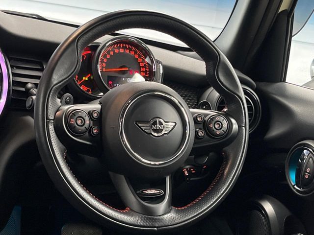 BMW MINI COOPER S 5D 2018 Image 31