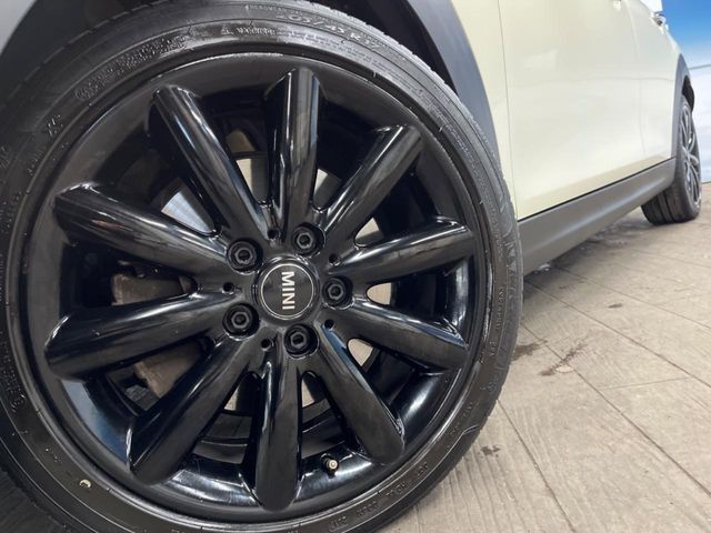 BMW MINI COOPER S 5D 2018 Image 31