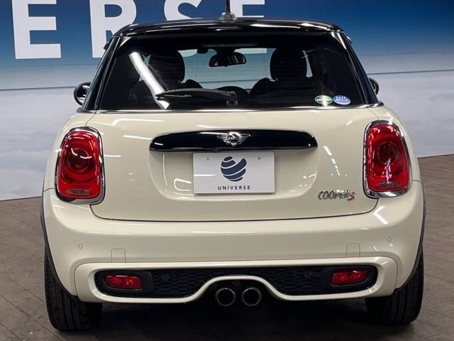 BMW MINI COOPER S 5D 2018 Image 31