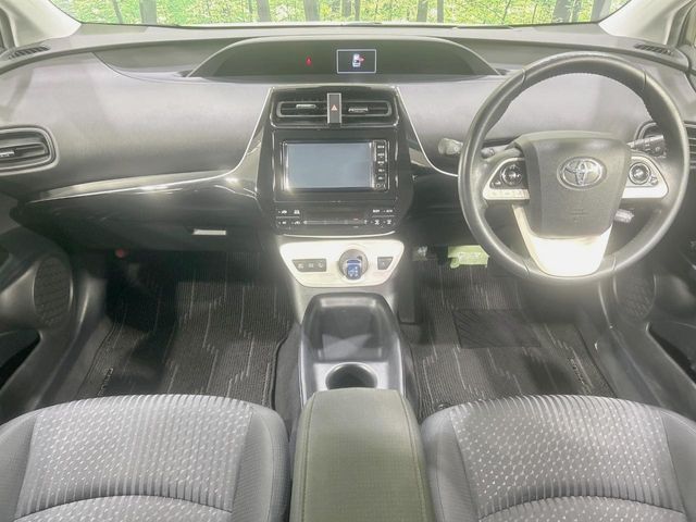 TOYOTA PRIUS 2017 Image 31