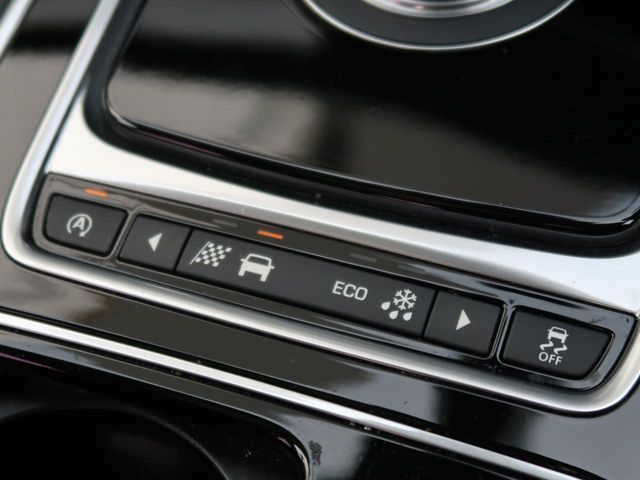 JAGUAR XFSERIES 2017 Image 31