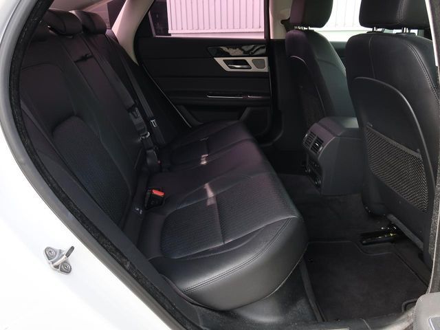 JAGUAR XFSERIES 2017 Image 31