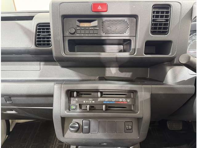 DAIHATSU HIJET TRUCK 4WD 2017 Image 31