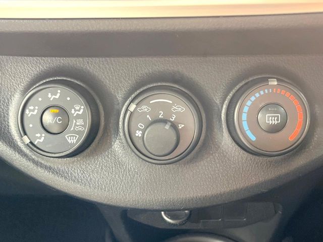 TOYOTA VITZ 2014 Image 31