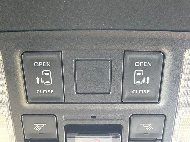 TOYOTA VOXY HYBRID 2022 Image 31