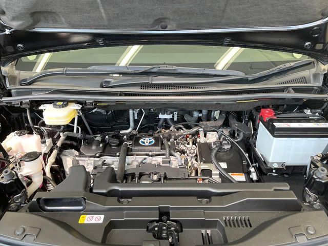 TOYOTA VOXY HYBRID 2022 Image 31