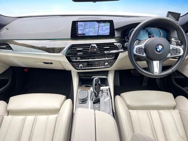 BMW 5SERIES SEDAN 2019 Image 31