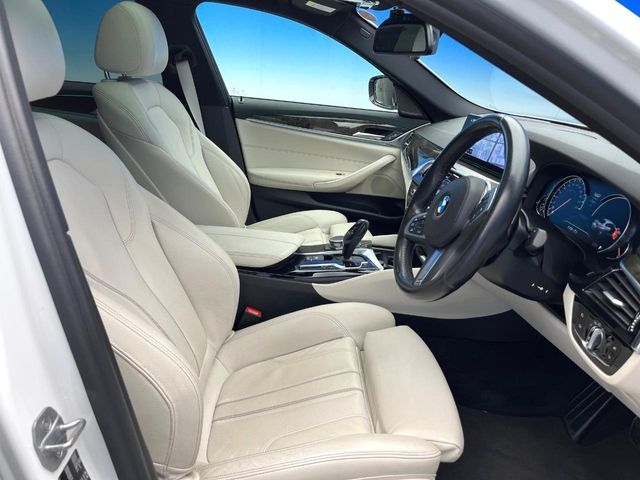 BMW 5SERIES SEDAN 2019 Image 31