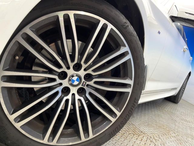 BMW 5SERIES SEDAN 2019 Image 31