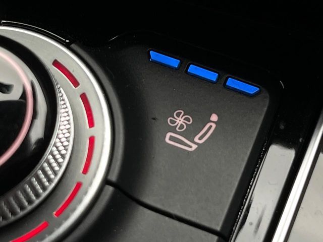 AUDI A8 2017 Image 31