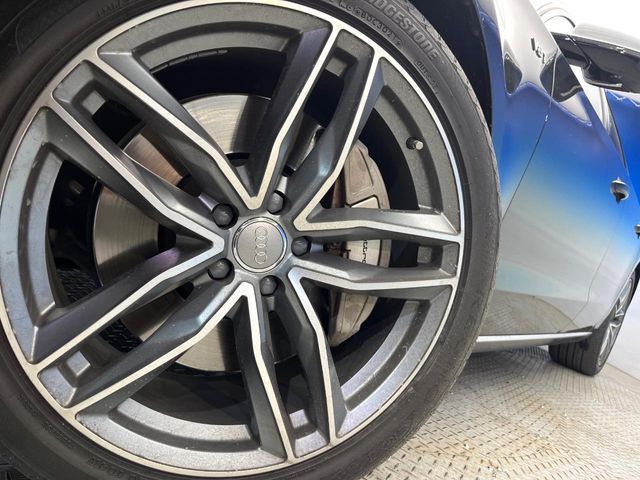 AUDI A8 2017 Image 31