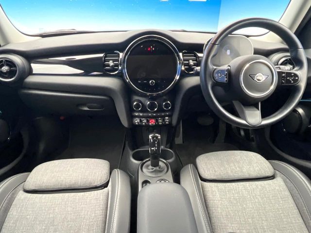 BMW MINI COOPER D 5DOOR 2023 Image 31