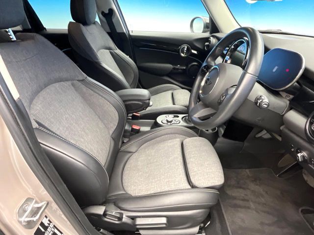 BMW MINI COOPER D 5DOOR 2023 Image 31