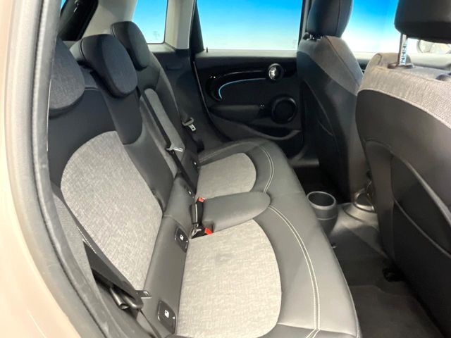 BMW MINI COOPER D 5DOOR 2023 Image 31