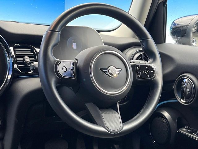 BMW MINI COOPER D 5DOOR 2023 Image 31