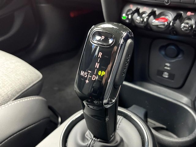 BMW MINI COOPER D 5DOOR 2023 Image 31