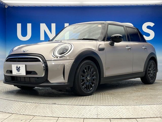 BMW MINI COOPER D 5DOOR 2023 Image 31