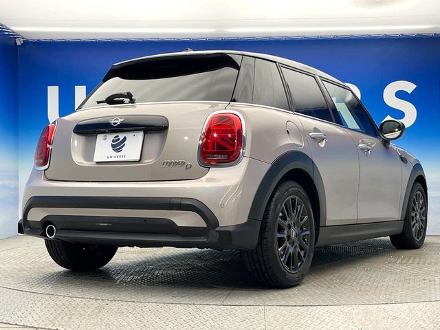 BMW MINI COOPER D 5DOOR 2023 Image 31
