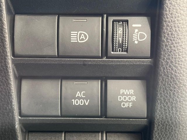 TOYOTA NOAH HYBRID 2023 Image 31