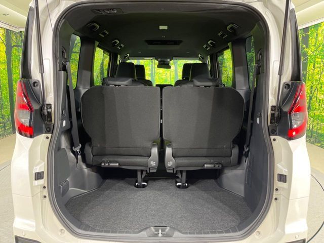 TOYOTA NOAH HYBRID 2023 Image 31