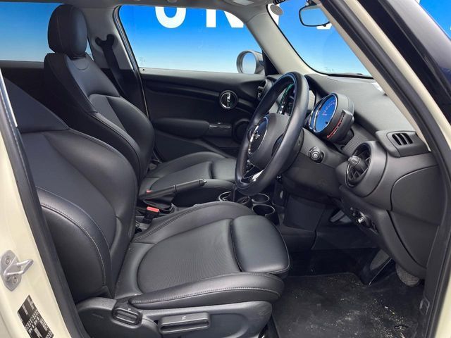 BMW MINI COOPER D 5D 2018 Image 31