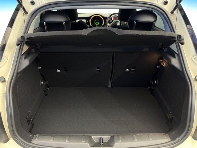 BMW MINI COOPER D 5D 2018 Image 31