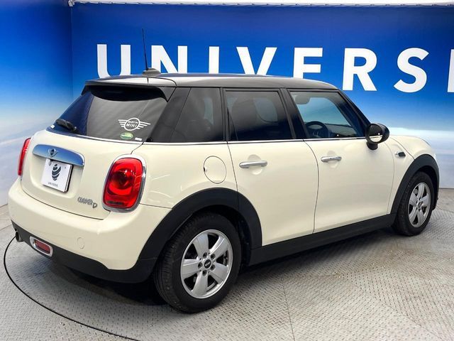 BMW MINI COOPER D 5D 2018 Image 31