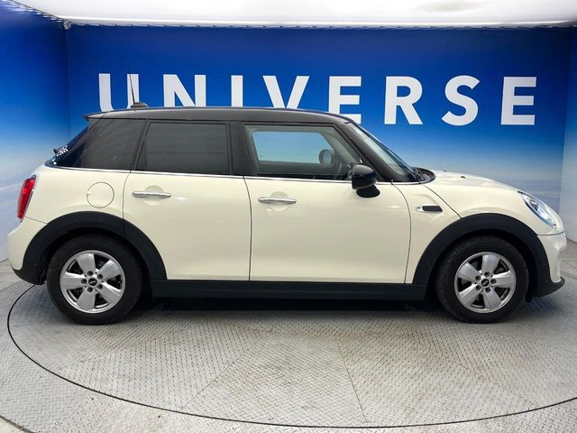 BMW MINI COOPER D 5D 2018 Image 31