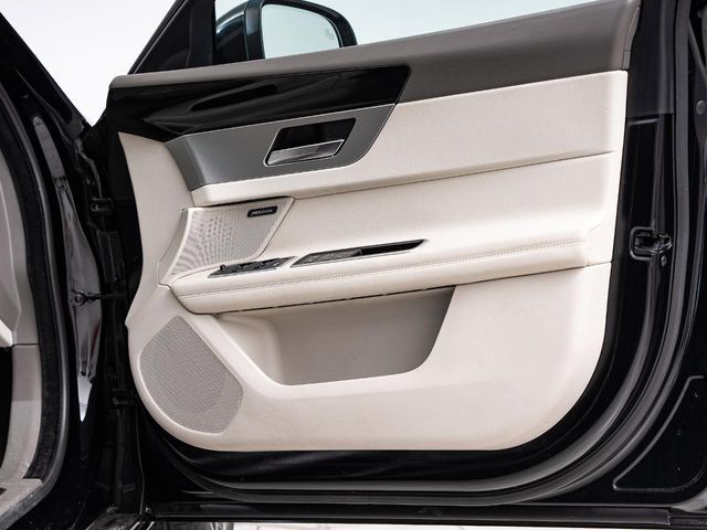 JAGUAR XFSERIES 2019 Image 31