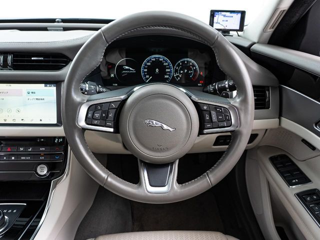 JAGUAR XFSERIES 2019 Image 31