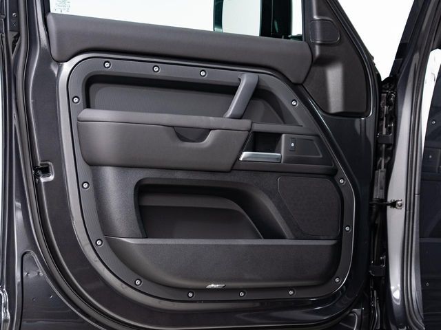 ROVER DEFENDER 2025 Image 31