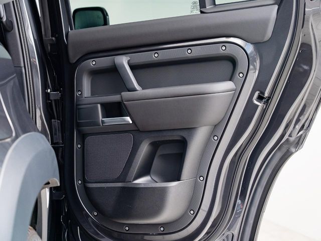 ROVER DEFENDER 2025 Image 31