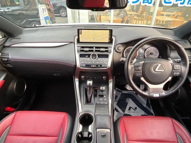 TOYOTA LEXUS NX300 2018 Image 31