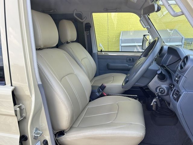 TOYOTA LANDCRUISER VAN 2015 Image 31