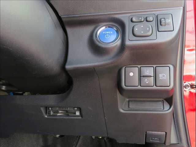 TOYOTA AQUA 2017 Image 31