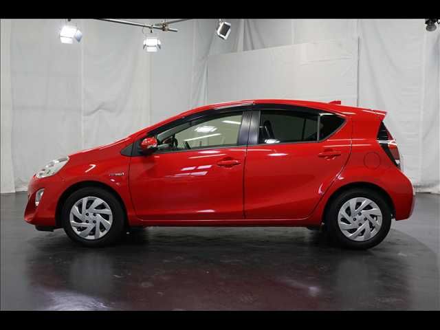 TOYOTA AQUA 2017 Image 31