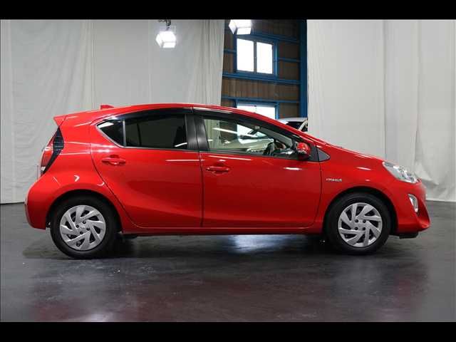 TOYOTA AQUA 2017 Image 31