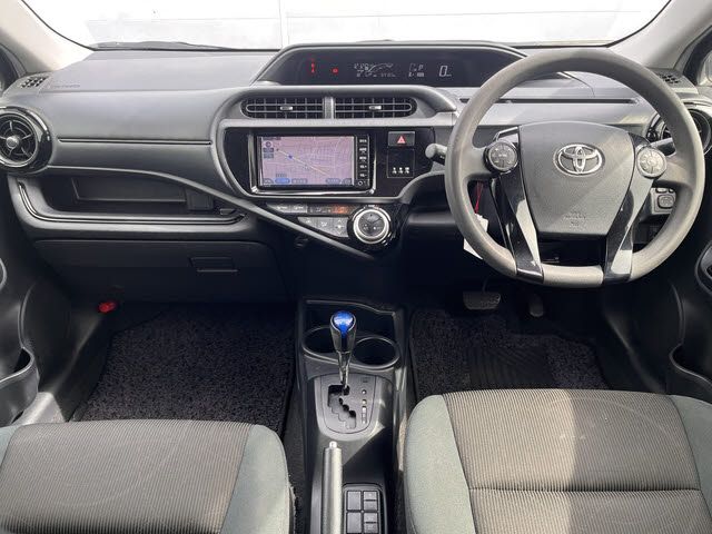 TOYOTA AQUA 2017 Image 31