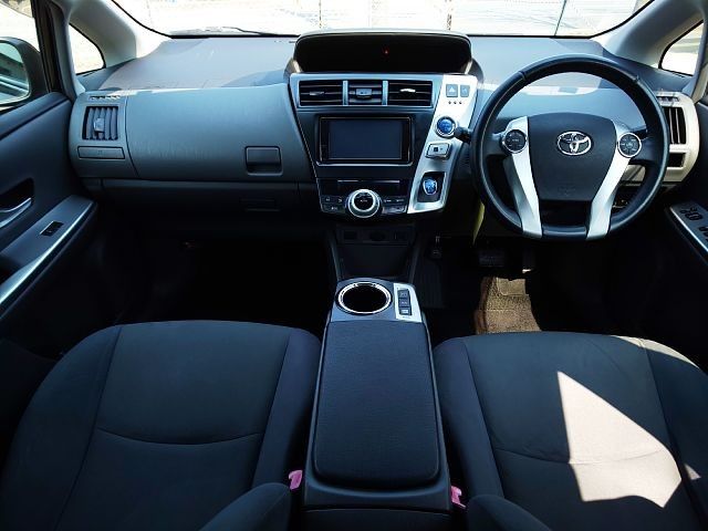 TOYOTA PRIUS ALPHA 2013 Image 31