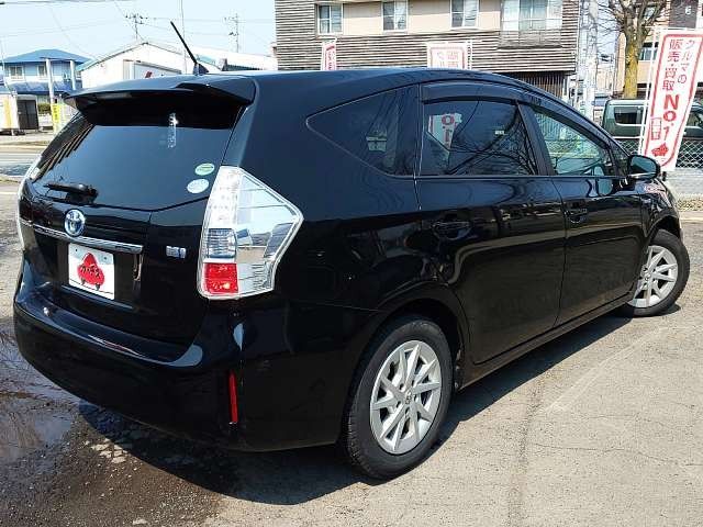 TOYOTA PRIUS ALPHA 2013 Image 31