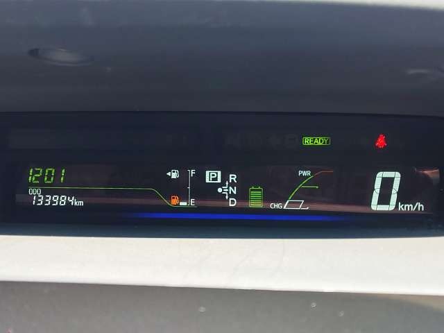 TOYOTA PRIUS ALPHA 2013 Image 31