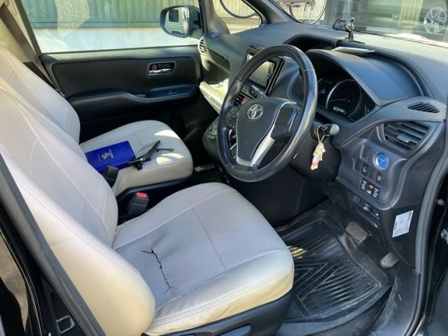 TOYOTA VOXY HYBRID 2014 Image 31