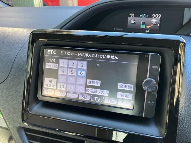 TOYOTA VOXY HYBRID 2014 Image 31